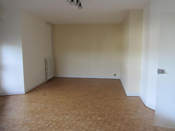 Appartement * 3 Pièces * 64 M² * 15200 Mauriac * 490  € * 100  € * 590  €