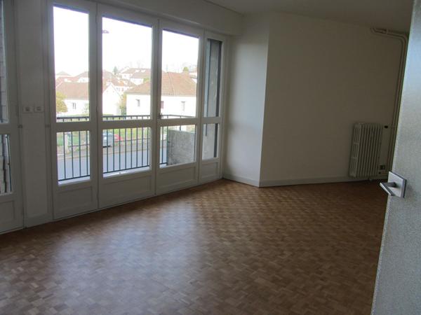Appartement * 3 Pièces * 64 M² * 15200 Mauriac * 490  € * 100  € * 590  €