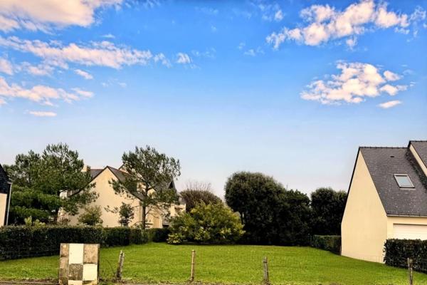 LE CROISIC-TERRAIN CONSTRUCTIBLE VIABILISÉ (AVEC FIBRE) DE 561M2- AU CALME-PROCHE COMMERCE ET PLAGES