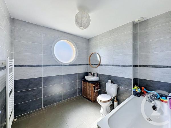 Maison à vendre  6 pièces - 123 m 2   CHASSE SUR RHONE  - 38