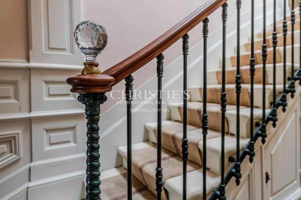 BORDEAUX – MAISON DE MAÎTRE AVEC GARAGE ET PISCINE