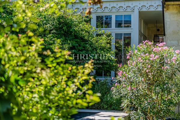 BORDEAUX – MAISON DE MAÎTRE AVEC GARAGE ET PISCINE