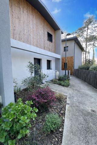 Maison duplex 68 m2 avec extérieurs et deux places de parking