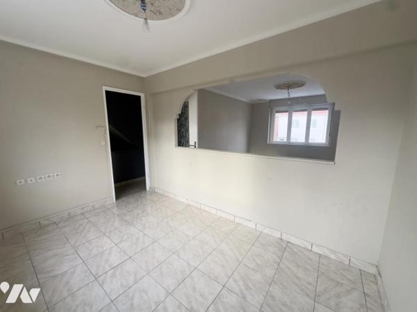 A VENDRE MAISON DITE "BEL ETAGE" 