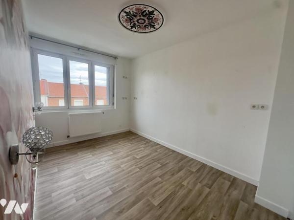 A VENDRE MAISON DITE "BEL ETAGE" 