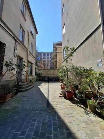 Duplex avec locataire 26m2 au coeur du quartier Alesia dans le 14e