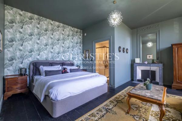 Superbe château rénové près de Saintes