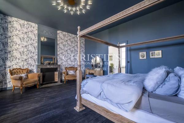 Superbe château rénové près de Saintes