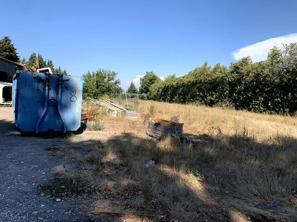 LE THOR - PROCHE ISLE SUR LA SORGUE - CAUMONT SUR DURANCE - TERRAIN AGRICOLE AVEC HANGAR DE 400 M²