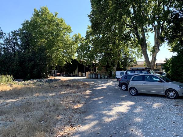 LE THOR - PROCHE ISLE SUR LA SORGUE - CAUMONT SUR DURANCE - TERRAIN AGRICOLE AVEC HANGAR DE 400 M²