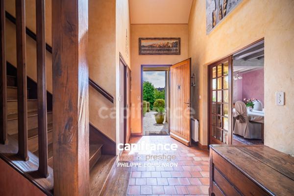 Propriété pleine de charme avec deux chambres de plain-pied et un sous-sol total !