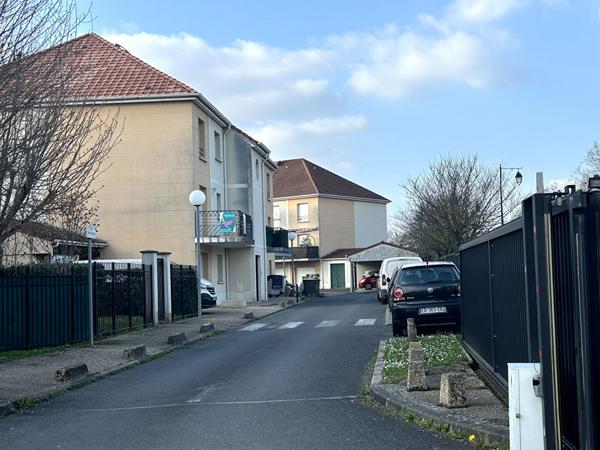 Emplacement de parking couvert