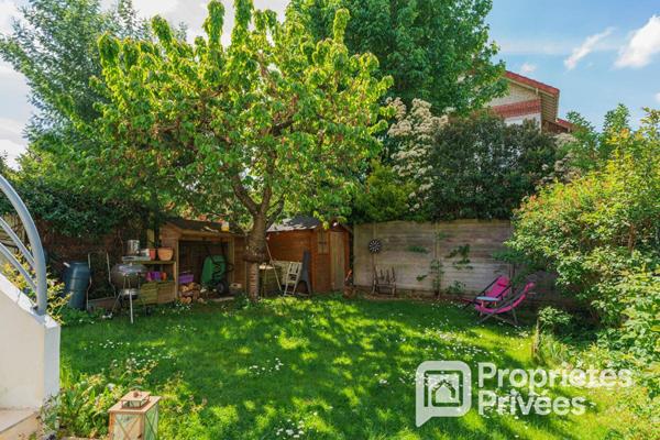 Maison contemporaine avec jardin et garage, quartier des Rochers