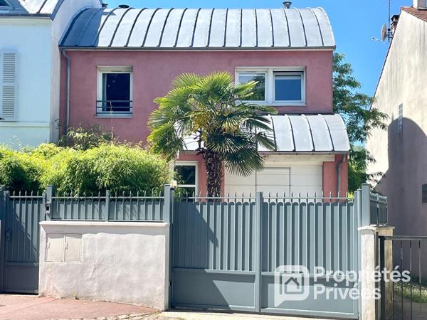 Maison contemporaine avec jardin et garage, quartier des Rochers
