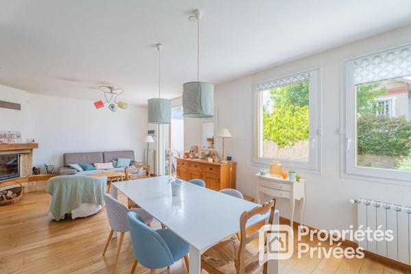 Maison contemporaine avec jardin et garage, quartier des Rochers