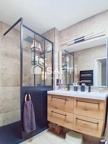 Maison de ville d'environ 101m² avec terrasse, jardin en balcons, et garage double en enfilade