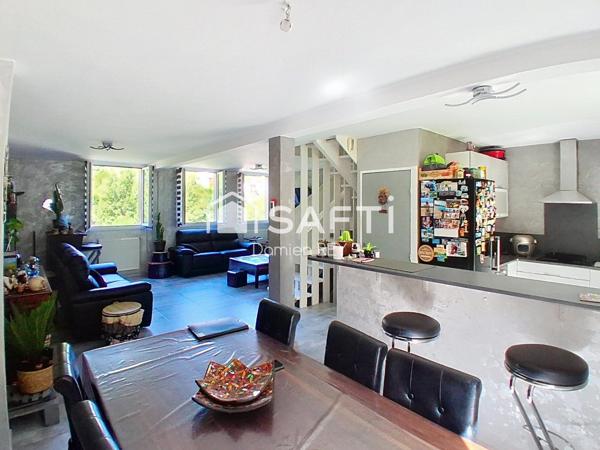 Maison de ville d'environ 101m² avec terrasse, jardin en balcons, et garage double en enfilade