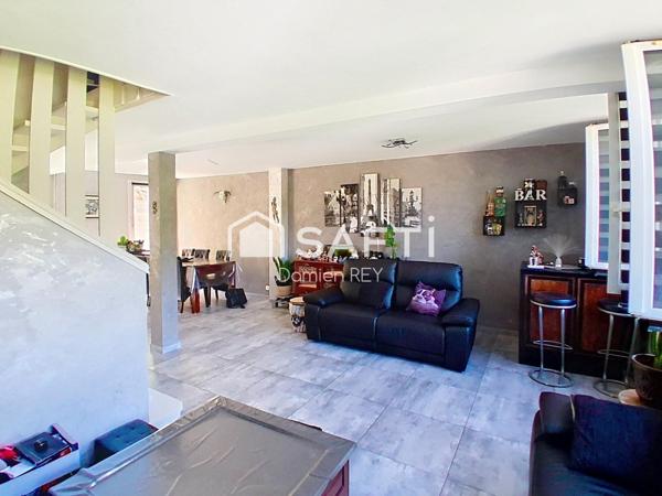 Maison de ville d'environ 101m² avec terrasse, jardin en balcons, et garage double en enfilade
