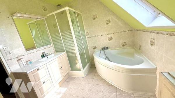 EN EXCLUSIVITÉ CHEZ VOTRE NOTAIRE

Maison à vendre à HAZEBROUCK 4 chambres + Grand garage ave...