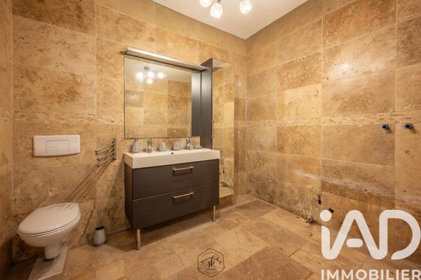 Immeuble à vendre 750 m² Monneren