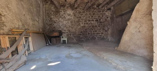 GRANGE ET CAVE POUR RENOVATION TOTALE