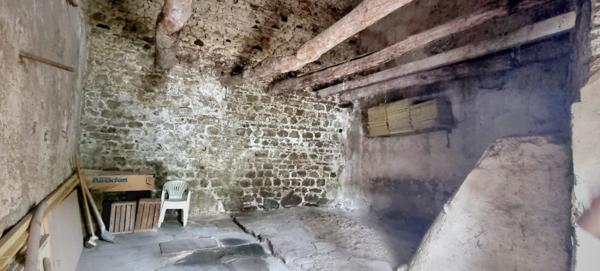 GRANGE ET CAVE POUR RENOVATION TOTALE