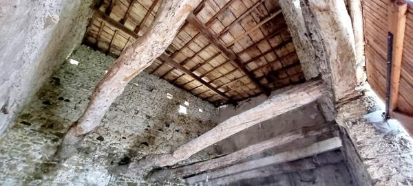 GRANGE ET CAVE POUR RENOVATION TOTALE