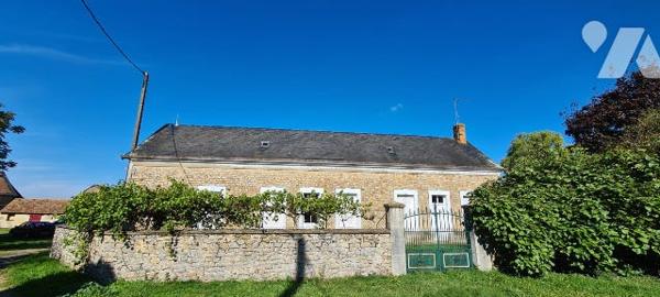 Maison rurale à vendre Parcé-sur-Sarthe dans la Sarthe (72), à usage d'habitation comprenant :
