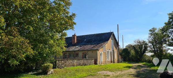 Maison rurale à vendre Parcé-sur-Sarthe dans la Sarthe (72), à usage d'habitation comprenant :