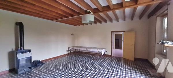 Maison rurale à vendre Parcé-sur-Sarthe dans la Sarthe (72), à usage d'habitation comprenant :