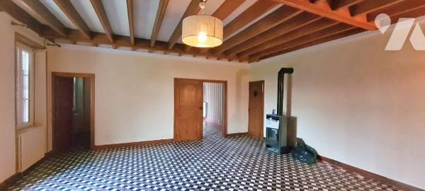 Maison rurale à vendre Parcé-sur-Sarthe dans la Sarthe (72), à usage d'habitation comprenant :