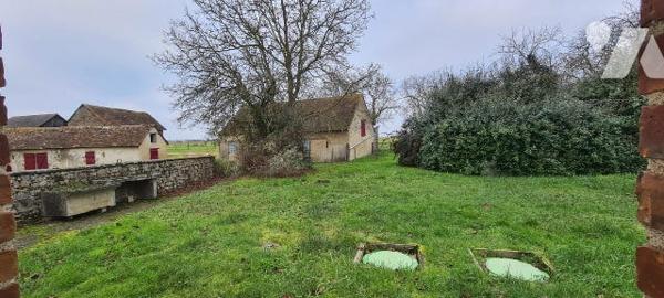 Maison rurale à vendre Parcé-sur-Sarthe dans la Sarthe (72), à usage d'habitation comprenant :
