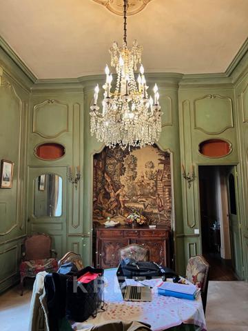 Hotel particulier de 1000m2 dans le triangle d'or