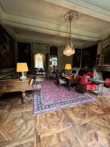 Hotel particulier de 1000m2 dans le triangle d'or