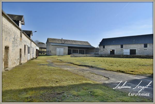 Corps de ferme avec Maison bourgeoise à vendre - Au nord de Soissons (02 Aisne) (14km) – maison de 335 m² hb-6 chambres - Dépendances - Garages – Hangars- Idéal entrepreneur-Artisan - Terrain 1.18ha