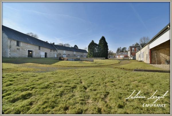 Corps de ferme avec Maison bourgeoise à vendre - Au nord de Soissons (02 Aisne) (14km) – maison de 335 m² hb-6 chambres - Dépendances - Garages – Hangars- Idéal entrepreneur-Artisan - Terrain 1.18ha