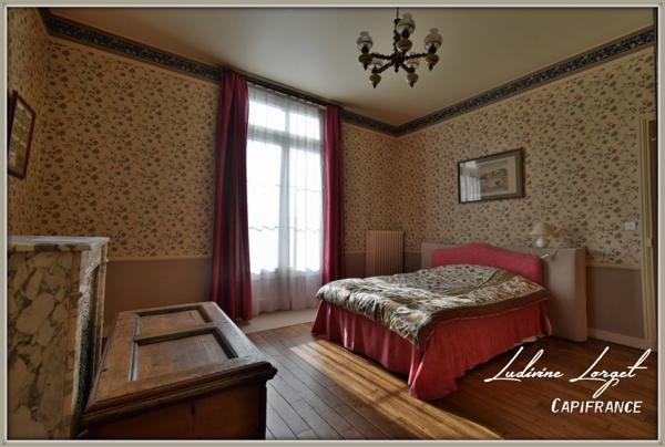 Corps de ferme avec Maison bourgeoise à vendre - Au nord de Soissons (02 Aisne) (14km) – maison de 335 m² hb-6 chambres - Dépendances - Garages – Hangars- Idéal entrepreneur-Artisan - Terrain 1.18ha