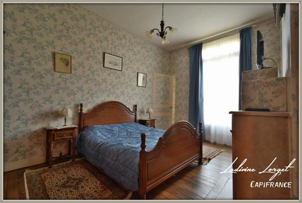 Corps de ferme avec Maison bourgeoise à vendre - Au nord de Soissons (02 Aisne) (14km) – maison de 335 m² hb-6 chambres - Dépendances - Garages – Hangars- Idéal entrepreneur-Artisan - Terrain 1.18ha