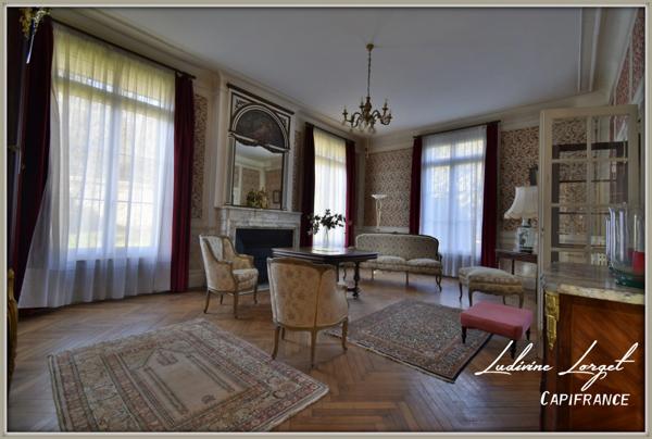 Corps de ferme avec Maison bourgeoise à vendre - Au nord de Soissons (02 Aisne) (14km) – maison de 335 m² hb-6 chambres - Dépendances - Garages – Hangars- Idéal entrepreneur-Artisan - Terrain 1.18ha