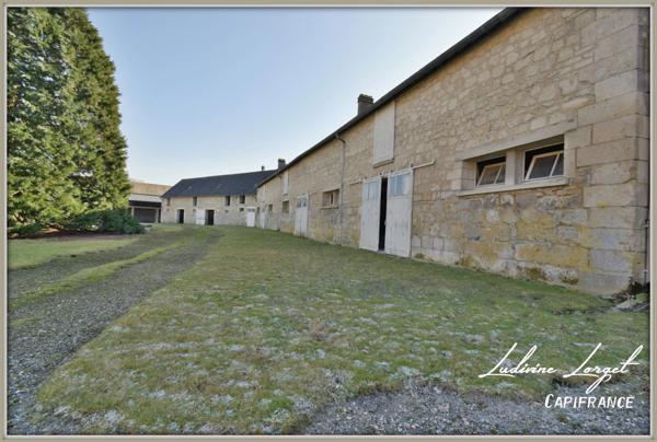 Corps de ferme avec Maison bourgeoise à vendre - Au nord de Soissons (02 Aisne) (14km) – maison de 335 m² hb-6 chambres - Dépendances - Garages – Hangars- Idéal entrepreneur-Artisan - Terrain 1.18ha
