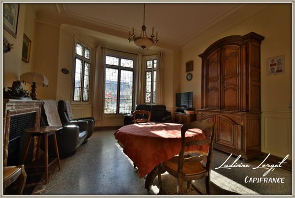 Corps de ferme avec Maison bourgeoise à vendre - Au nord de Soissons (02 Aisne) (14km) – maison de 335 m² hb-6 chambres - Dépendances - Garages – Hangars- Idéal entrepreneur-Artisan - Terrain 1.18ha