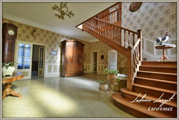 Corps de ferme avec Maison bourgeoise à vendre - Au nord de Soissons (02 Aisne) (14km) – maison de 335 m² hb-6 chambres - Dépendances - Garages – Hangars- Idéal entrepreneur-Artisan - Terrain 1.18ha