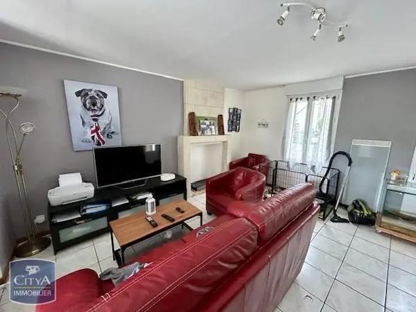 Maison à louer 3 pièces 84.27m² Neuvy-le-Roi (37370)