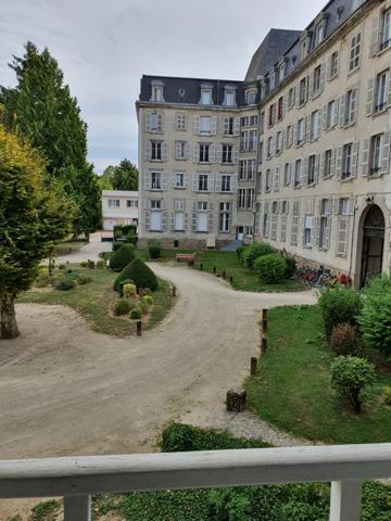 Dpt Vosges (88), à vendre VITTEL - ENSEMBLE de 2 STUDIOS secteur PARC THERMAL