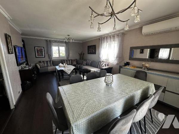 Proche centre-ville, au calme, maison d'habitation sur sous-sol semi-enterré comprenant de plai...