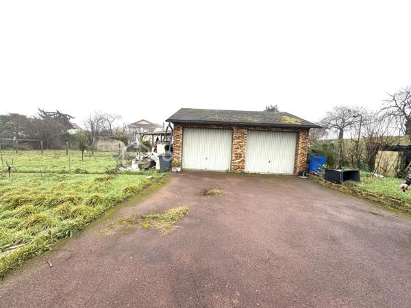 À Vendre : Terrain Constructible à Orly – 260 m² sans Permis de Construire

Prix : 178 000 €

Sherazade Belattar de BSK Immobilier vous propose ce superbe terrain constructible de 260 m² avec bâtisse de 40 m2, possibilité d'extension situé à Orly dans le quartier Parc de la Cloche, à proximité du RER C, T9 et M 14, vendu avec :

✅ Étude de sol réalisée
✅ Sondage du terrain effectué
✅ Bornage et division validés par un géomètre

📅 Visites possibles 7 jours sur 7 !

📞 Contactez Sherazade Belattar – BSK Immobilier pour plus d’informations et organiser une visite.