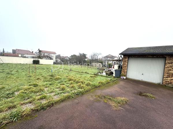 À Vendre : Terrain Constructible à Orly – 260 m² sans Permis de Construire

Prix : 178 000 €

Sherazade Belattar de BSK Immobilier vous propose ce superbe terrain constructible de 260 m² avec bâtisse de 40 m2, possibilité d'extension situé à Orly dans le quartier Parc de la Cloche, à proximité du RER C, T9 et M 14, vendu avec :

✅ Étude de sol réalisée
✅ Sondage du terrain effectué
✅ Bornage et division validés par un géomètre

📅 Visites possibles 7 jours sur 7 !

📞 Contactez Sherazade Belattar – BSK Immobilier pour plus d’informations et organiser une visite.