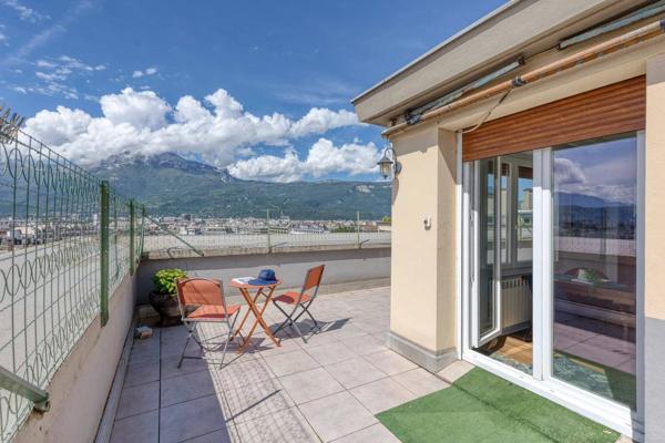 Paul Mistral en dernier étage avec terrasse incroyable de  70 m²