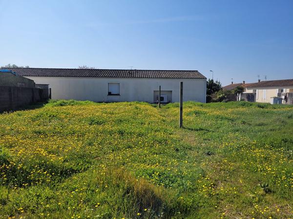 ECHILLAIS 5 min de Rochefort - Terrain constructible de 361 m² à viabiliser - proche commerces