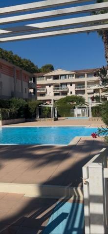 Cagnes-sur-Mer - 2 pièces de 35m² avec garage, piscine et tennis